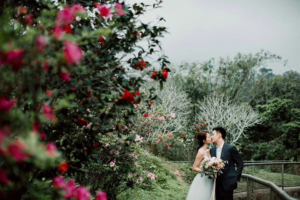 Photo by Sophia Kwan Weddings. theweddingnotebook.com