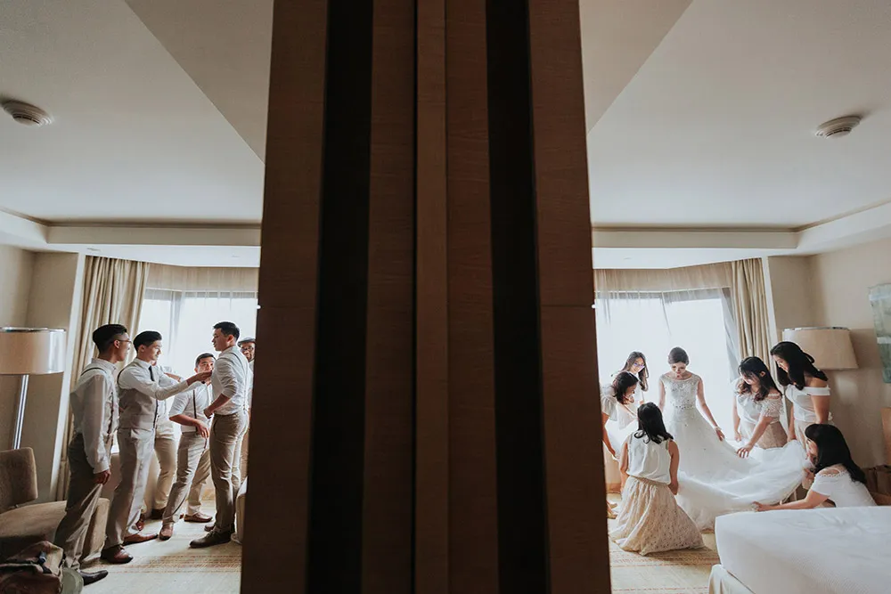 Photo by Munkeat Photography. theweddingnotebook.com