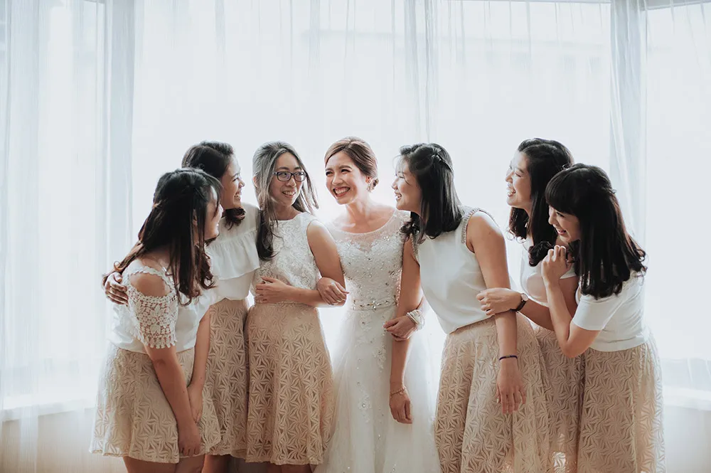 Photo by Munkeat Photography. theweddingnotebook.com