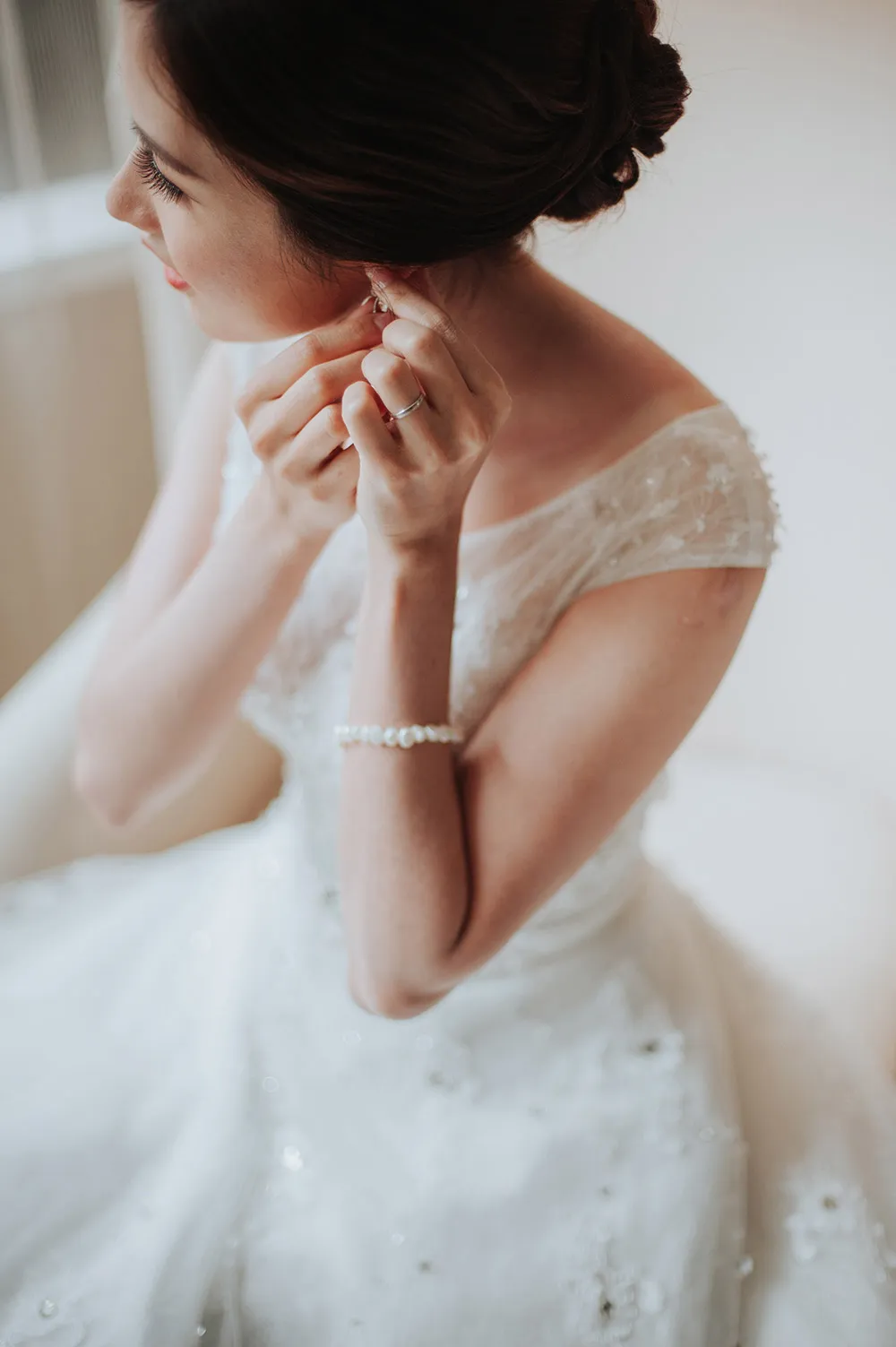 Photo by Munkeat Photography. theweddingnotebook.com