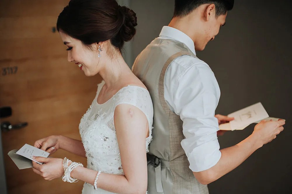 Photo by Munkeat Photography. theweddingnotebook.com