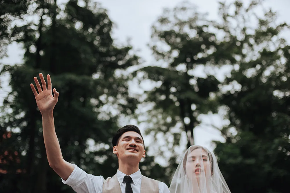 Photo by Munkeat Photography. theweddingnotebook.com