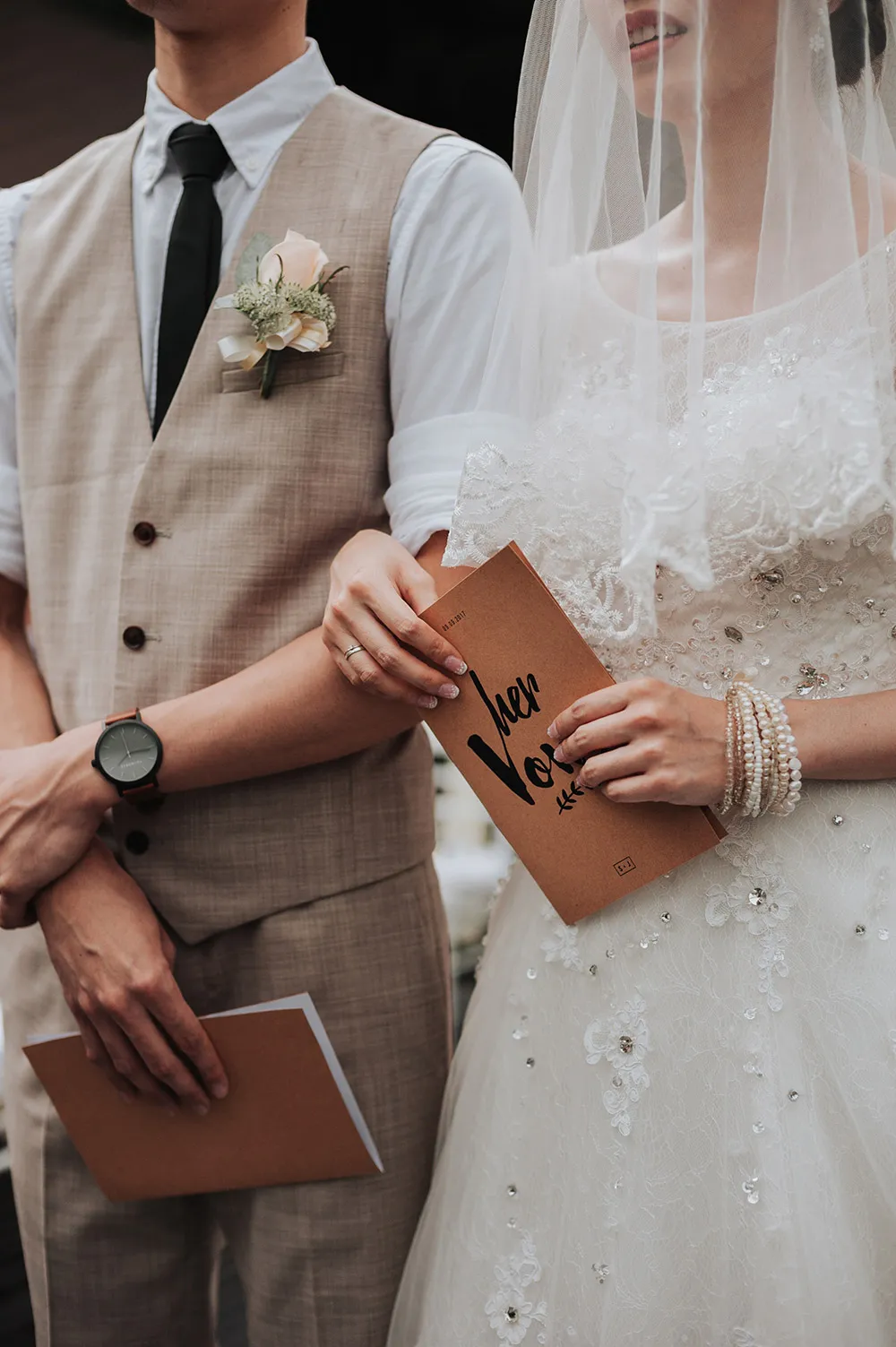 Photo by Munkeat Photography. theweddingnotebook.com