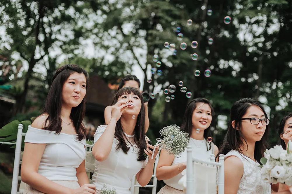 Photo by Munkeat Photography. theweddingnotebook.com