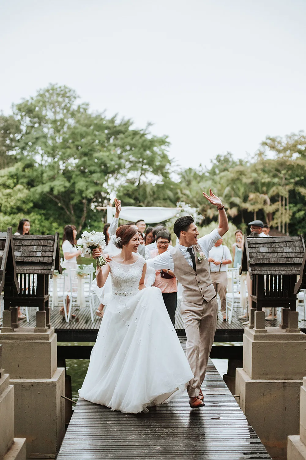 Photo by Munkeat Photography. theweddingnotebook.com