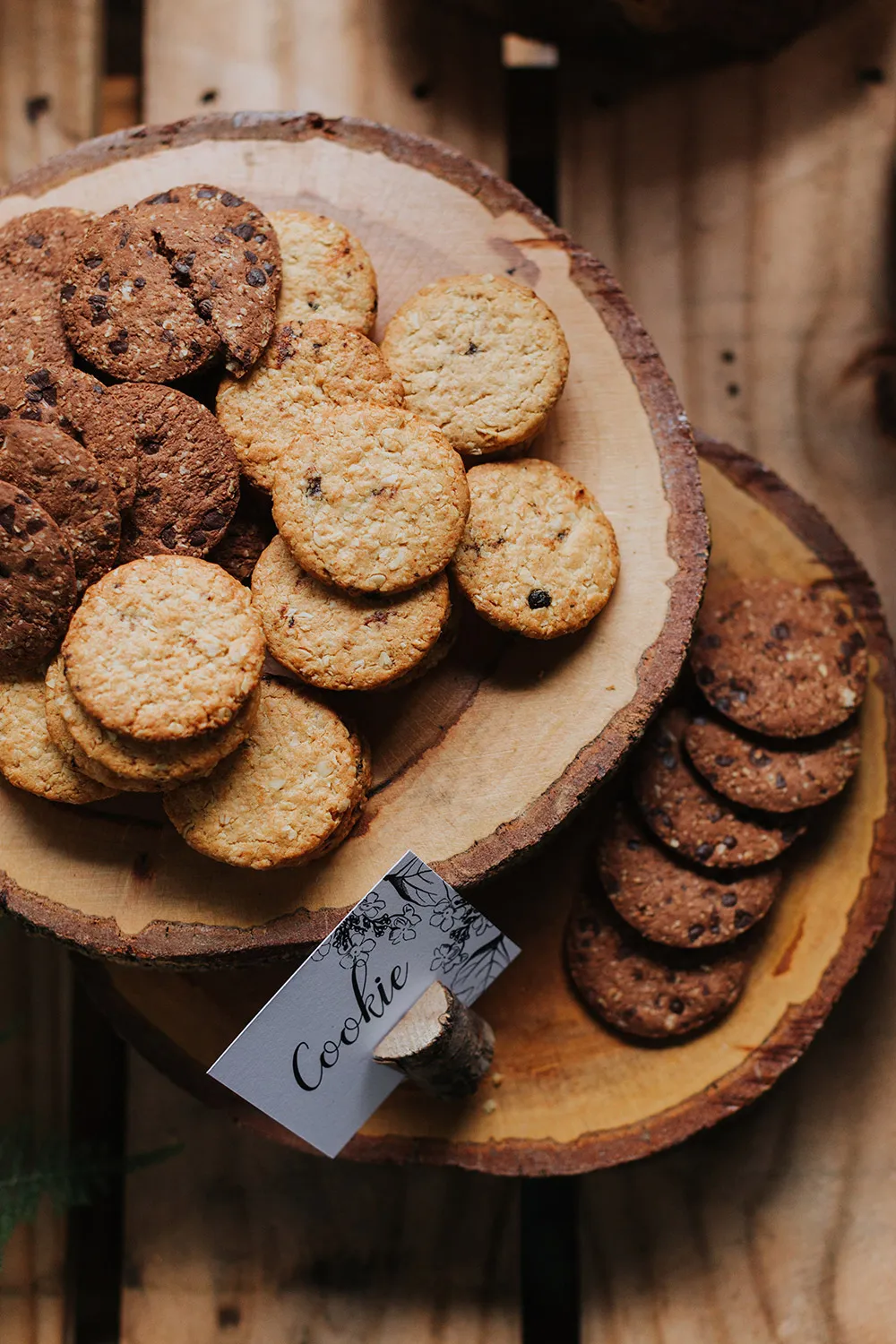 Photo by Munkeat Photography. theweddingnotebook.com