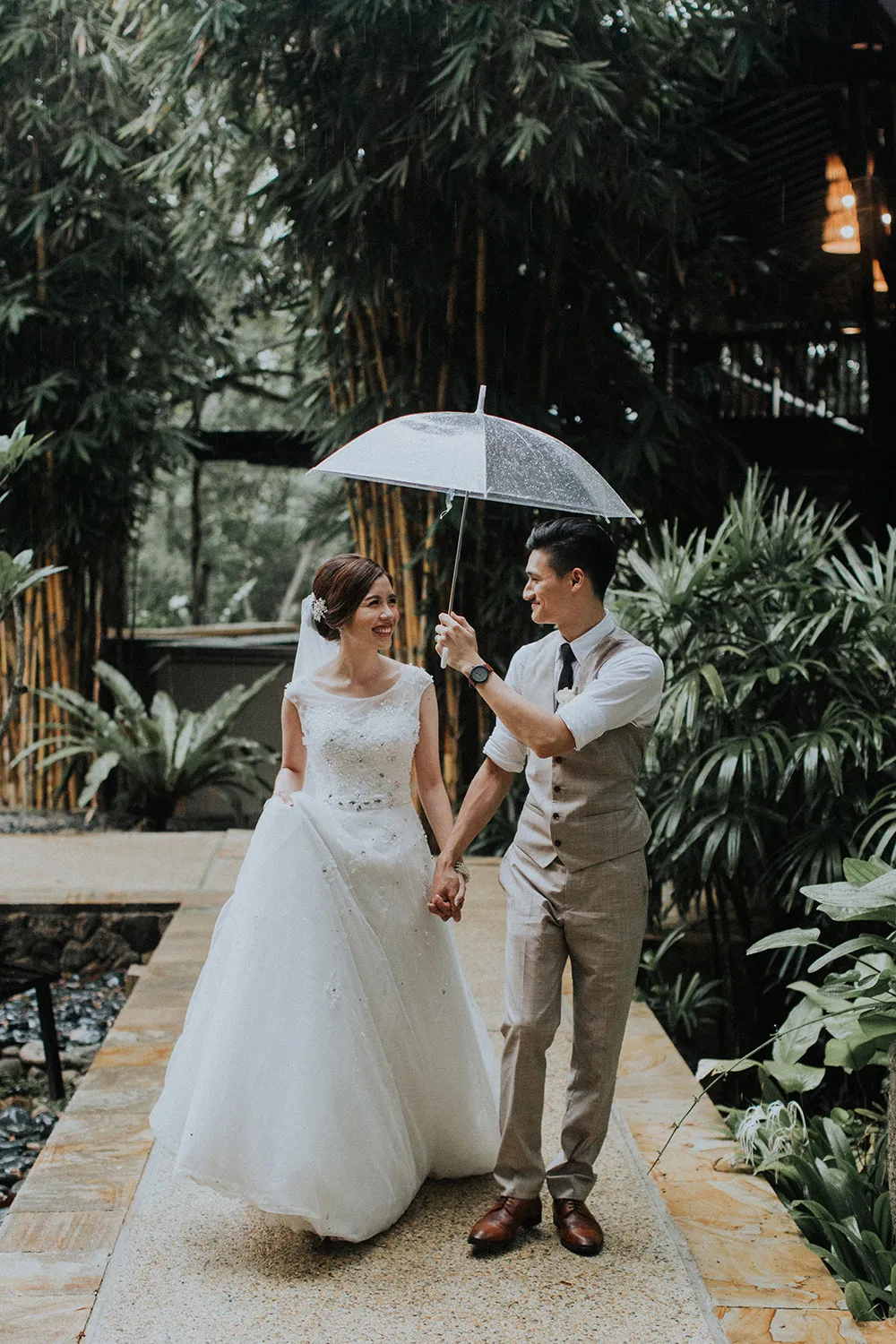 Photo by Munkeat Photography. theweddingnotebook.com