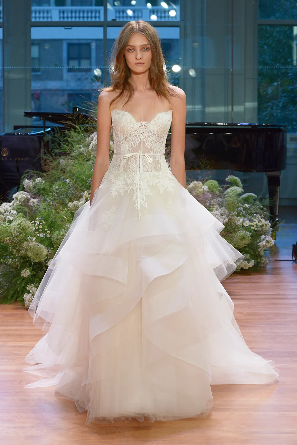 Tresor - Monique Lhuillier Fall 2017 Bridal Collection. theweddingnotebook.com