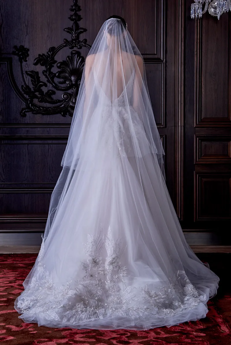 Monique Lhuillier Spring 2016 Bridal Collection. theweddingnotebook.com