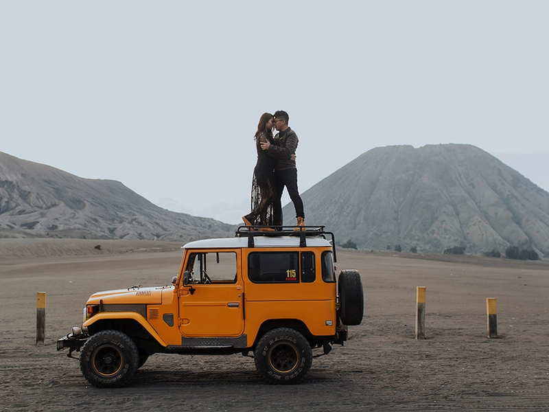 Moody, Grungy and Cool Bridal Portraits at Mount Bromo