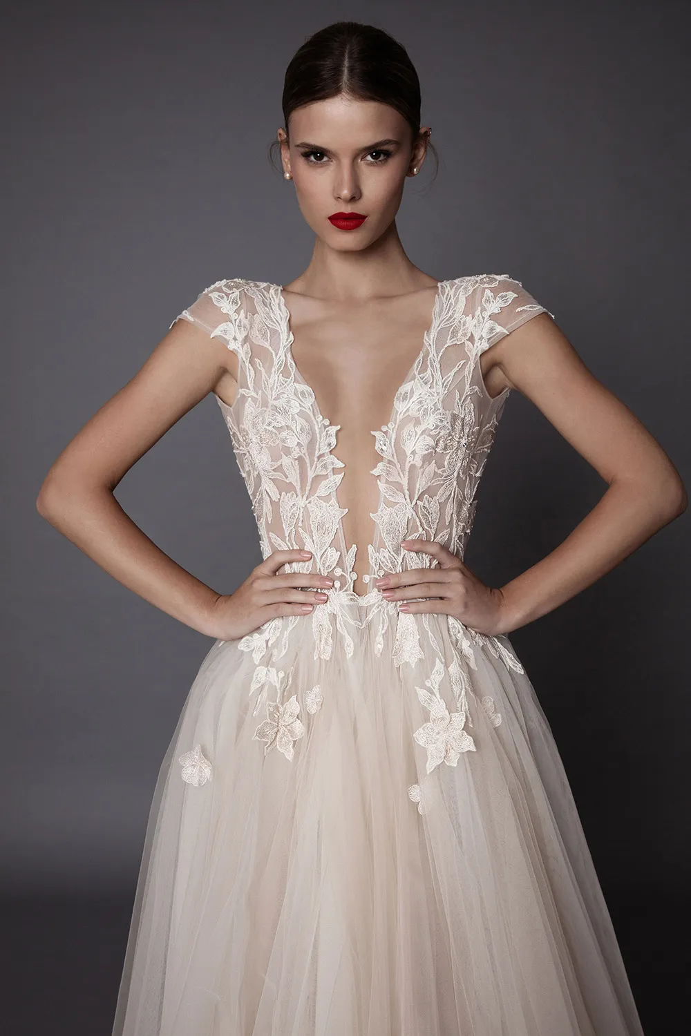 Antonia - Muse by Berta Fall 2017 Collection. theweddingnotebook.com