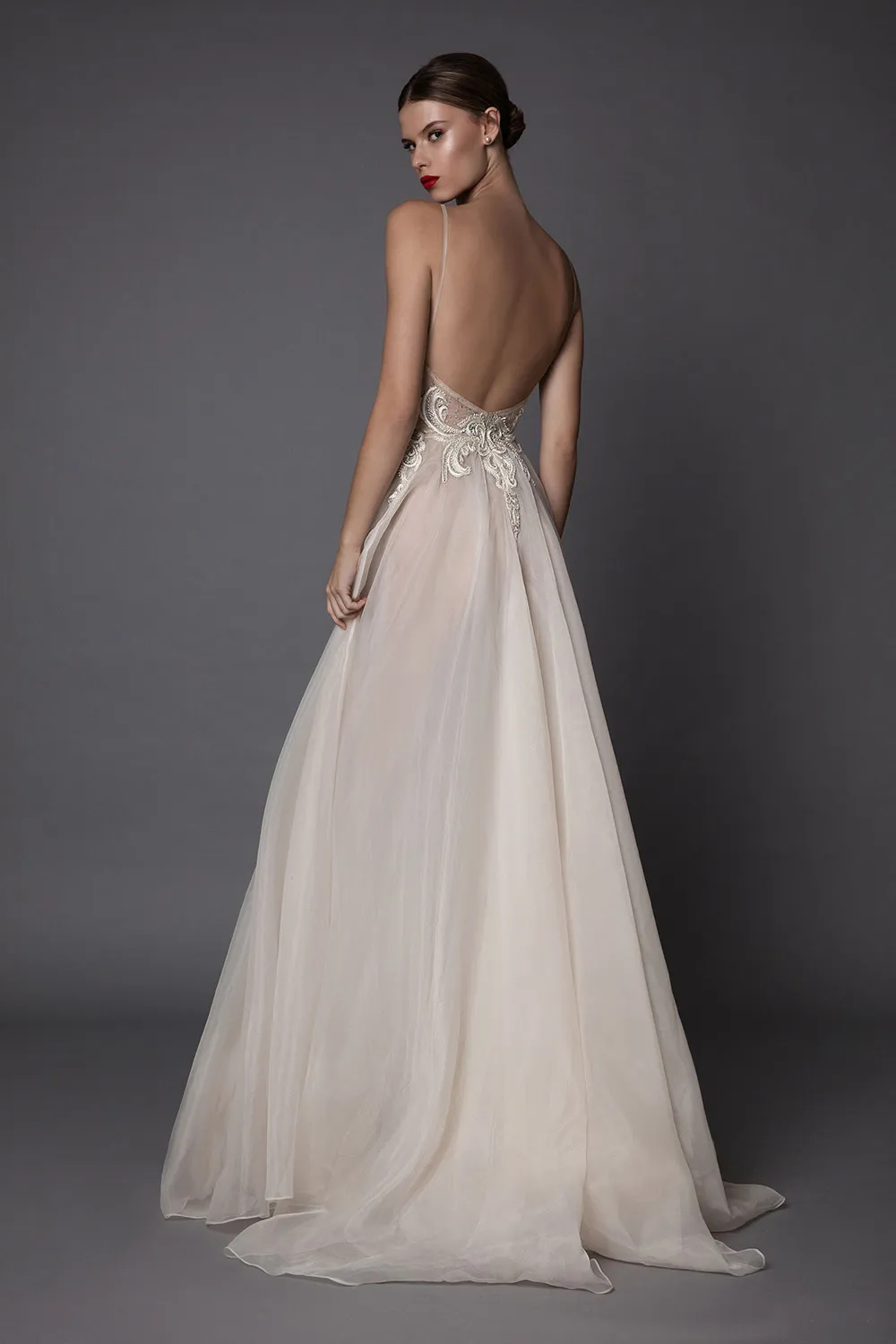 Amata - Muse by Berta Fall 2017 Collection. theweddingnotebook.com