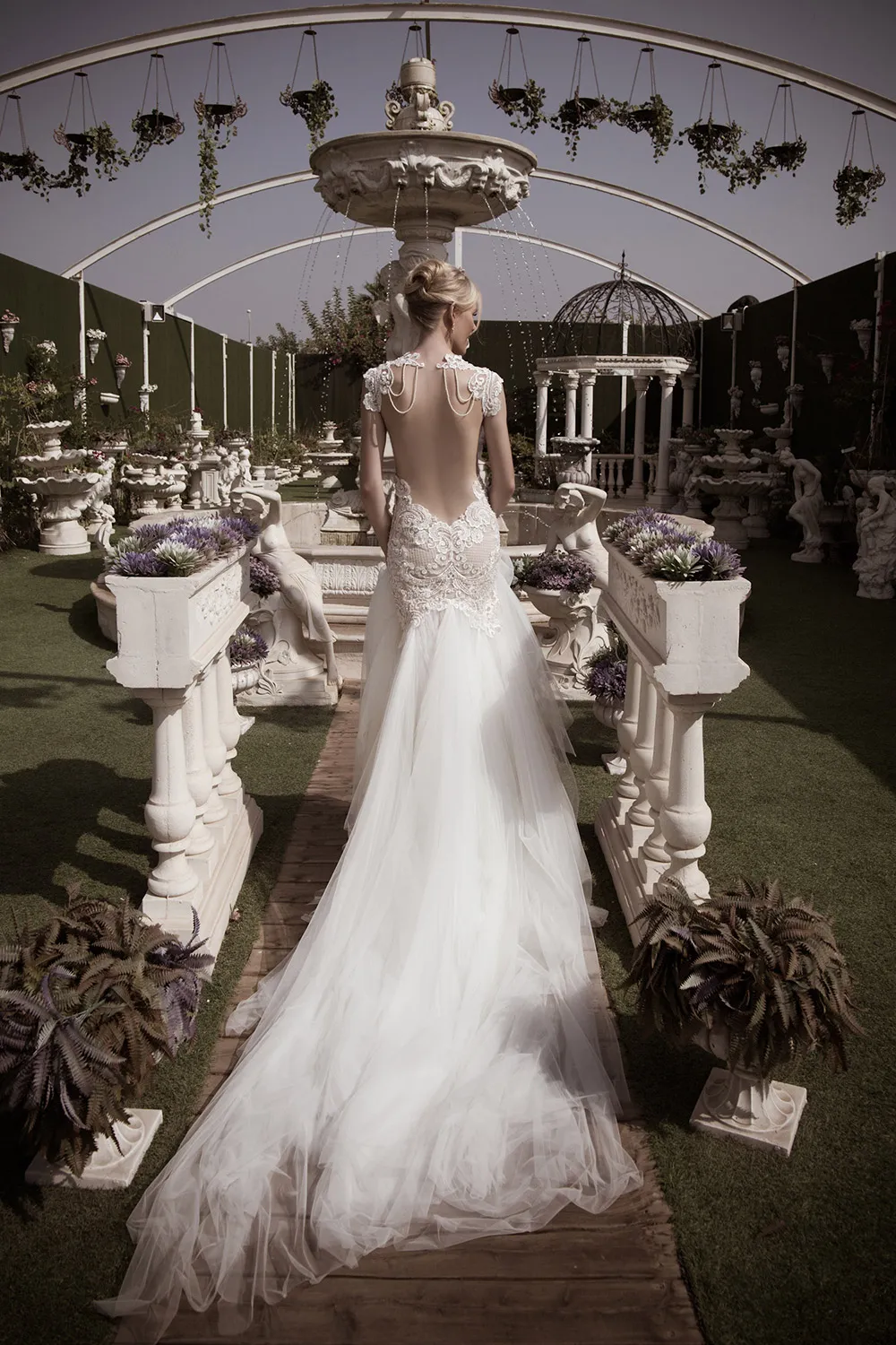 Devine – Naama And Anat 2016 Bridal Collection. theweddingnotebook.com
