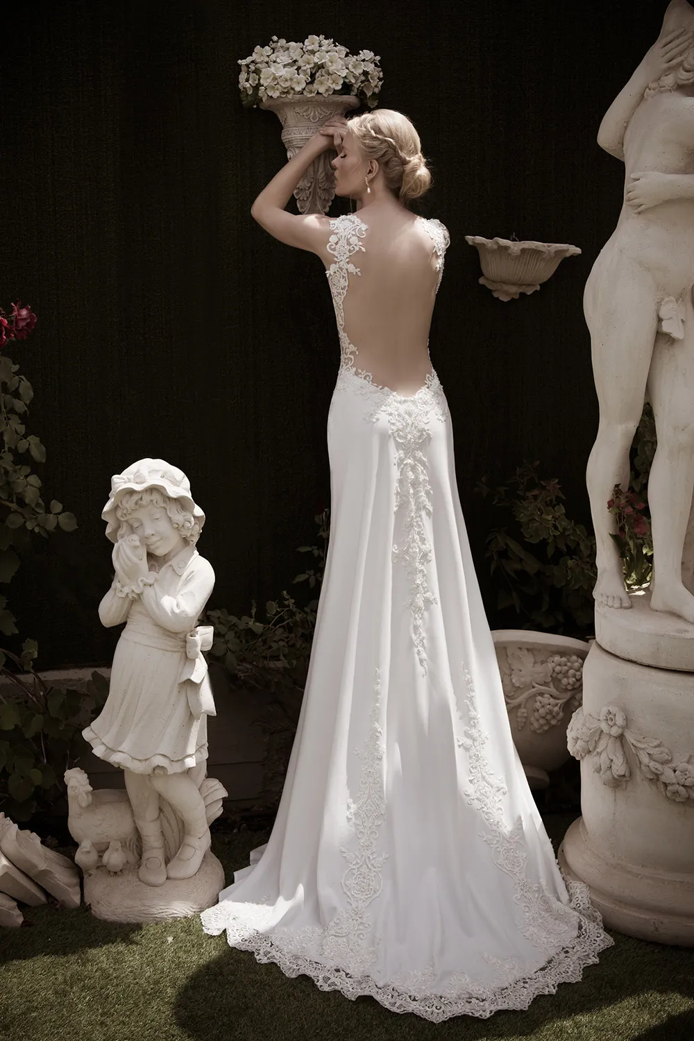 Devine – Naama And Anat 2016 Bridal Collection. theweddingnotebook.com