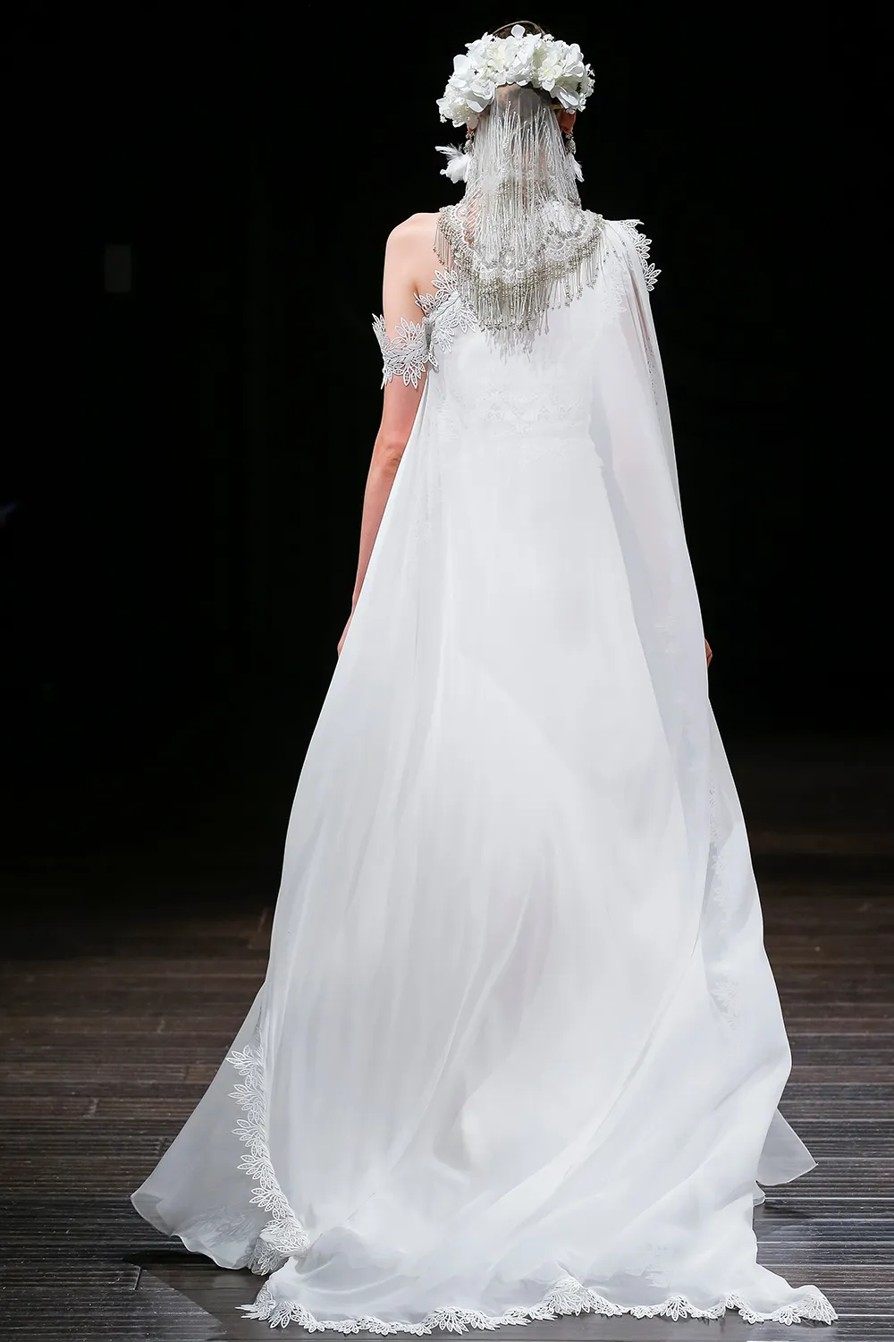 SPRING - Naeem Khan 2018 Bridal Collection. theweddingnotebook.com