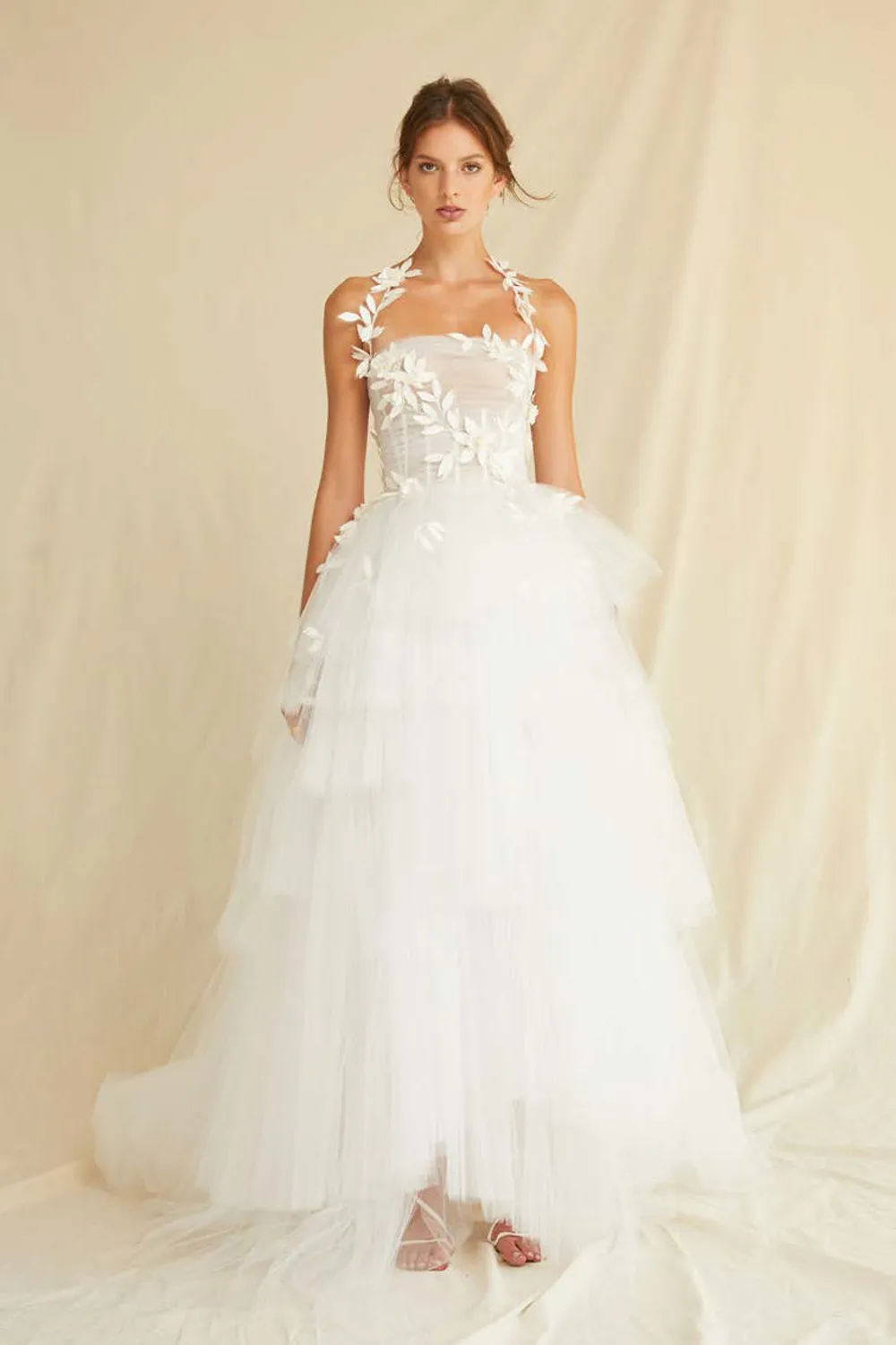 Oscar de la Renta Spring 2021 Collection. theweddingnotebook.com