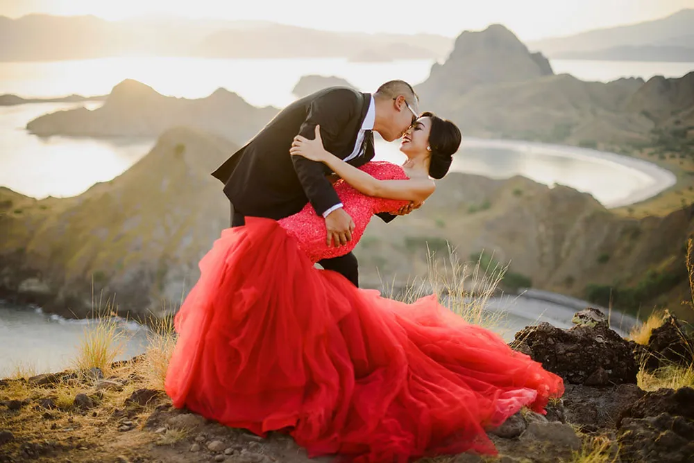 Photo by Gusde Photography. p://theweddingnotebook.com