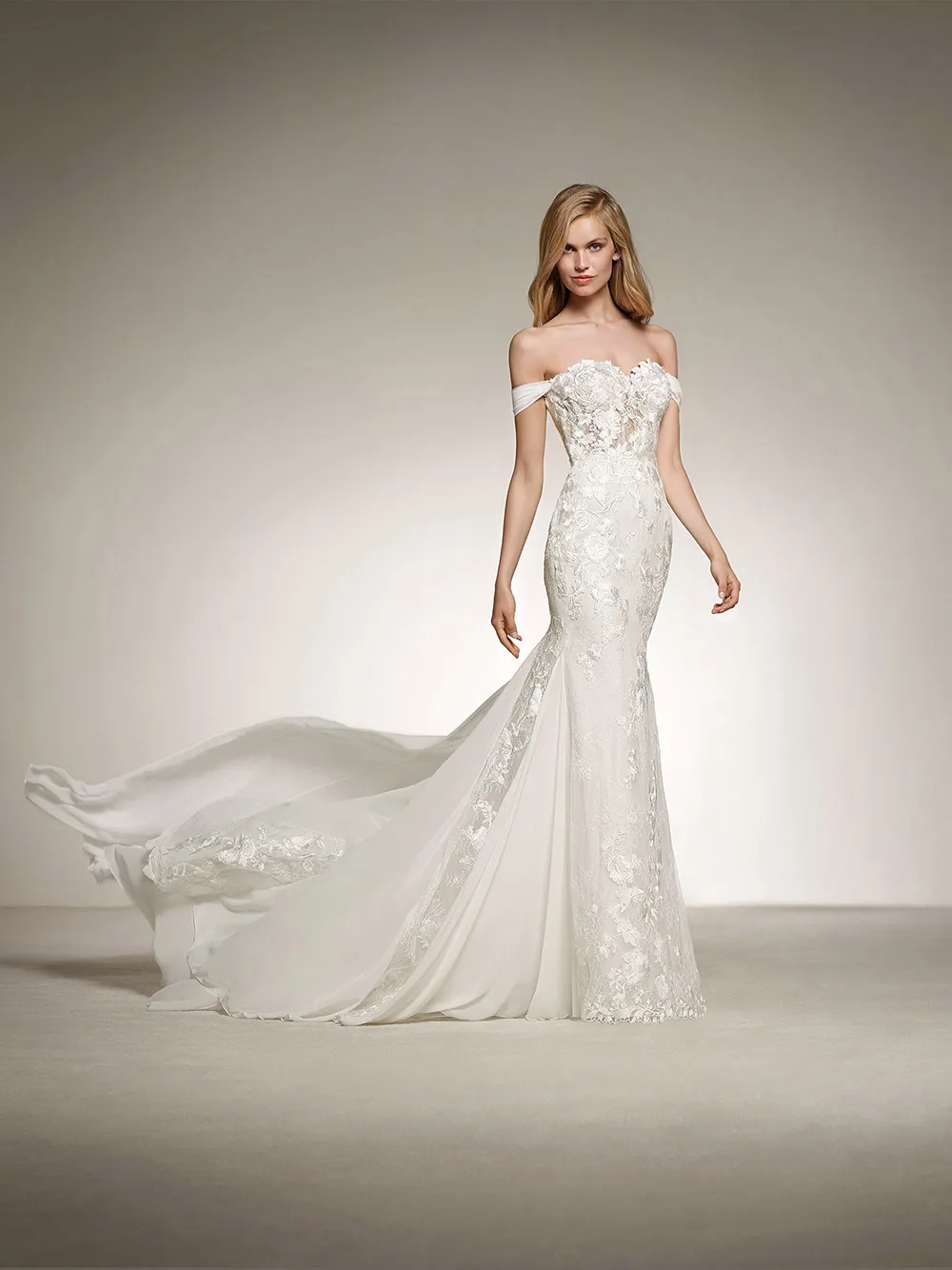 Davinia - Pronovias 2018 Bridal Collection. theweddingnotebook.com