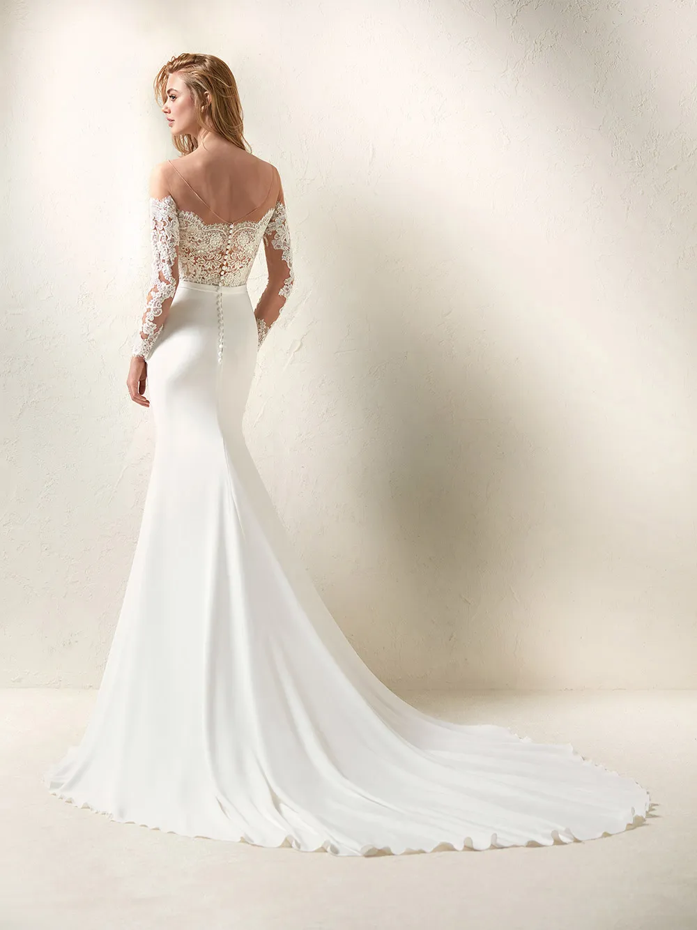 Dracma - Pronovias 2018 Bridal Collection. theweddingnotebook.com