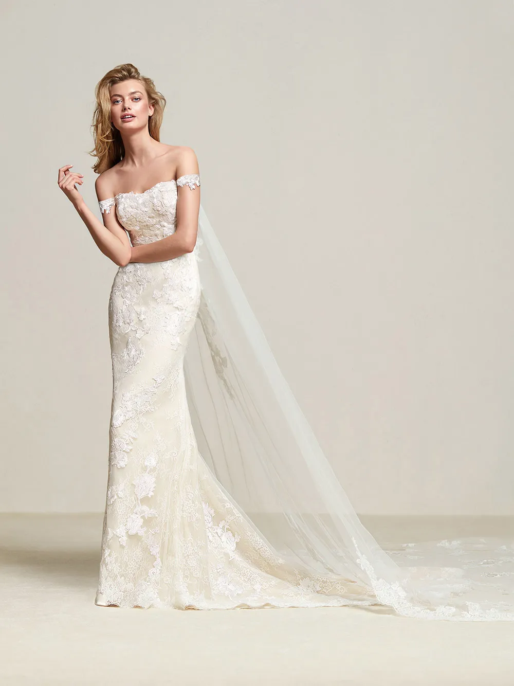 Dria - Pronovias 2018 Bridal Collection. theweddingnotebook.com