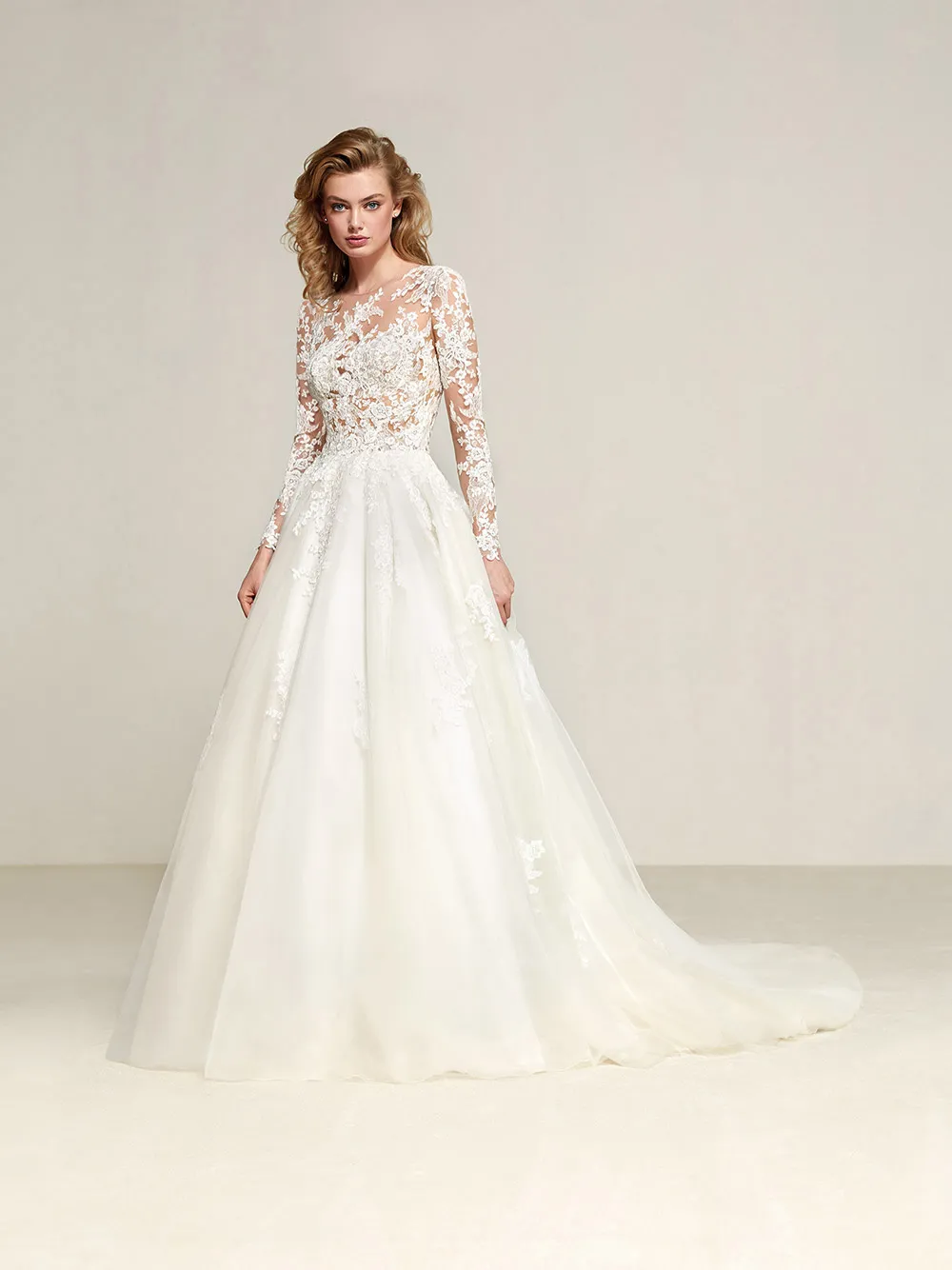 Drizana - Pronovias 2018 Bridal Collection. theweddingnotebook.com