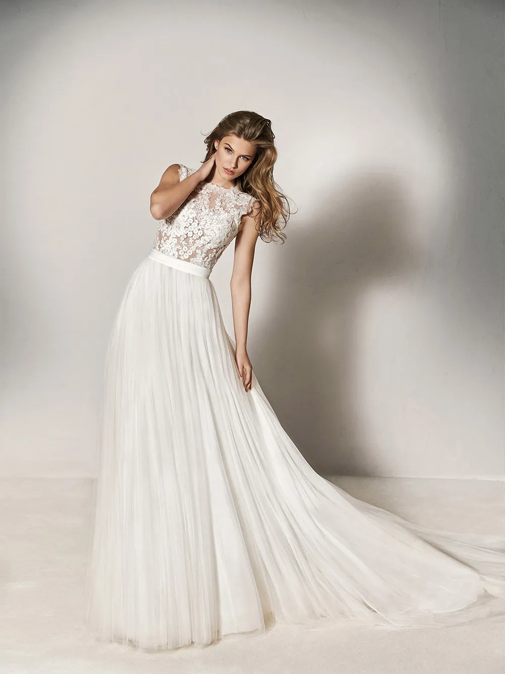 Xinia - Pronovias 2018 Bridal Collection. theweddingnotebook.com