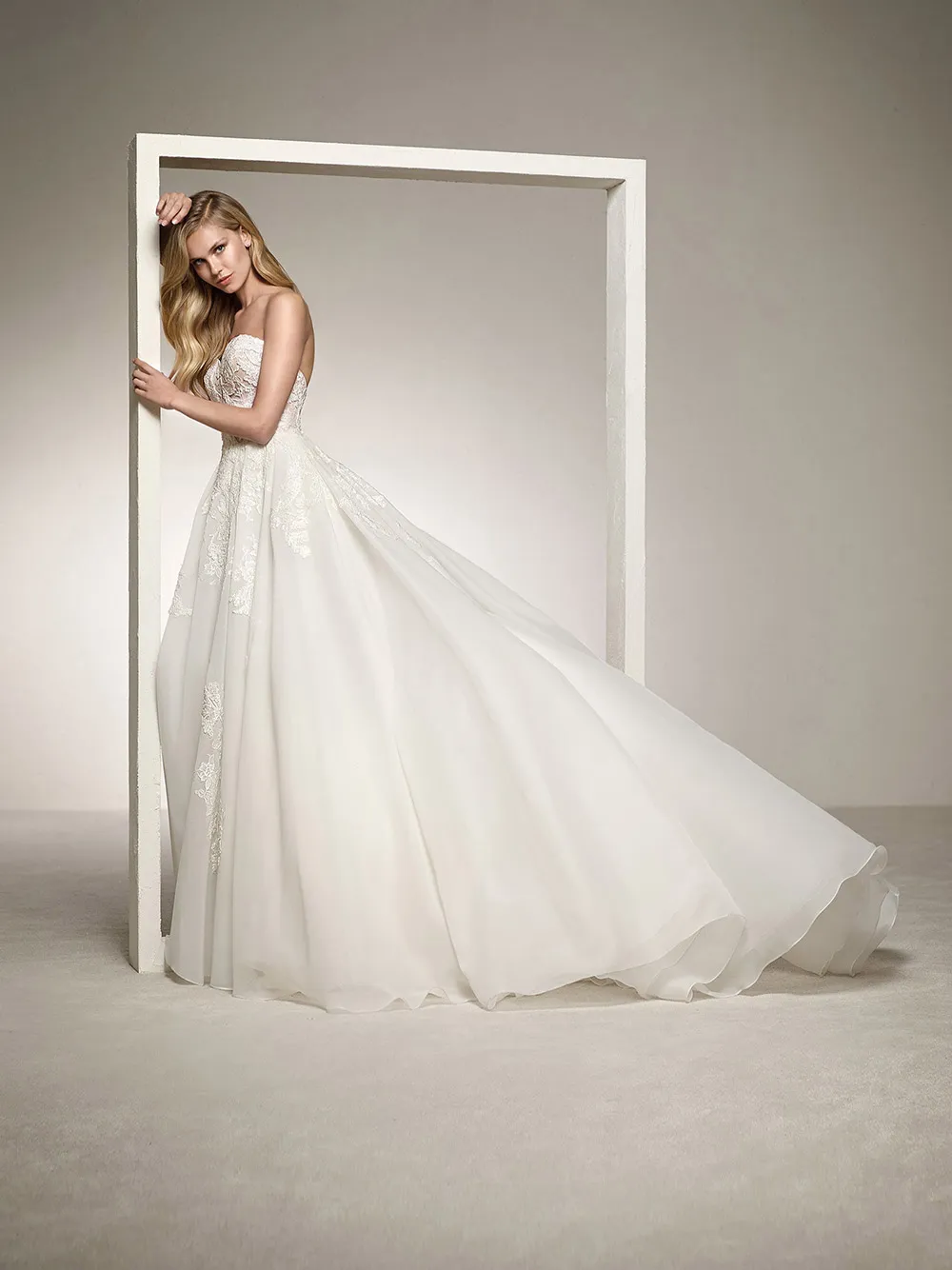 Dinara - Pronovias 2018 Bridal Collection. theweddingnotebook.com
