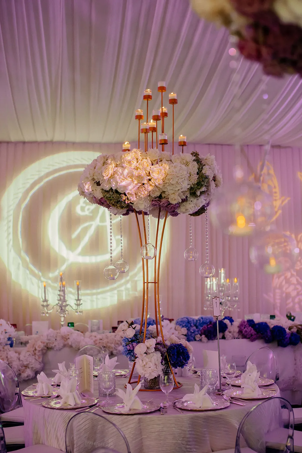 Flowers and Decor by WIshing Tree. theweddingnotebook.com