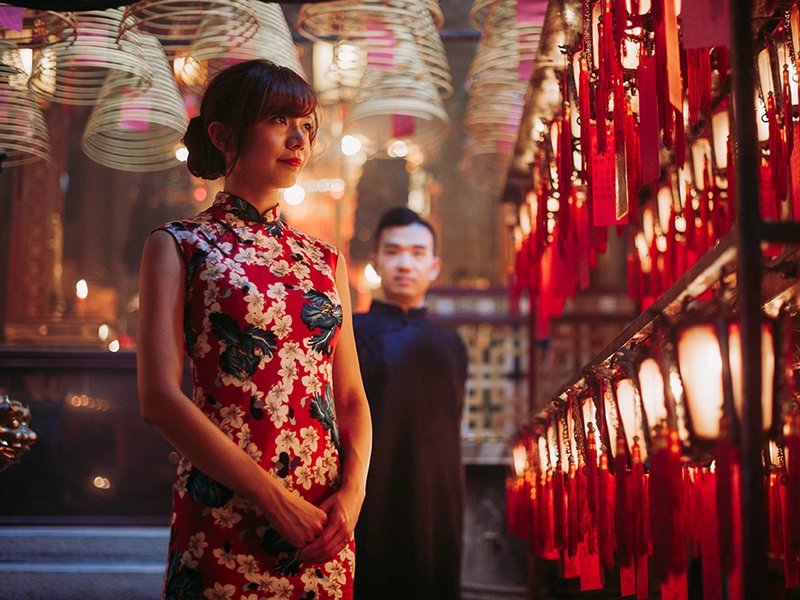 Qipao and Colour Pop Themes in Bridal Portraits Taken Amid the Spectacular Cityscape of Hong Kong