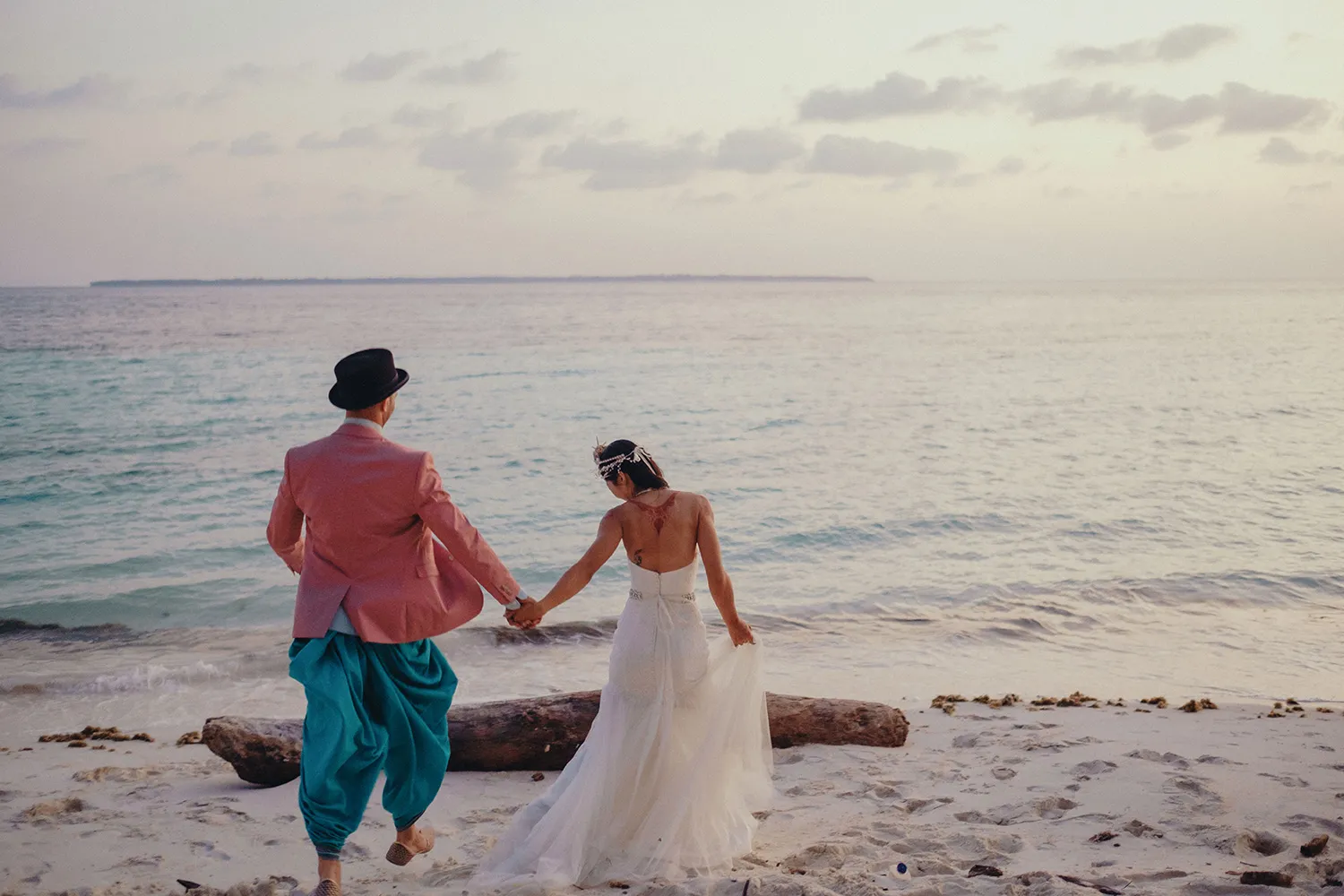 Funkydali Photography. theweddingnotebook.com