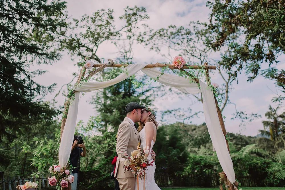 Photo by Chong Yee Photography. theweddingnotebook.com