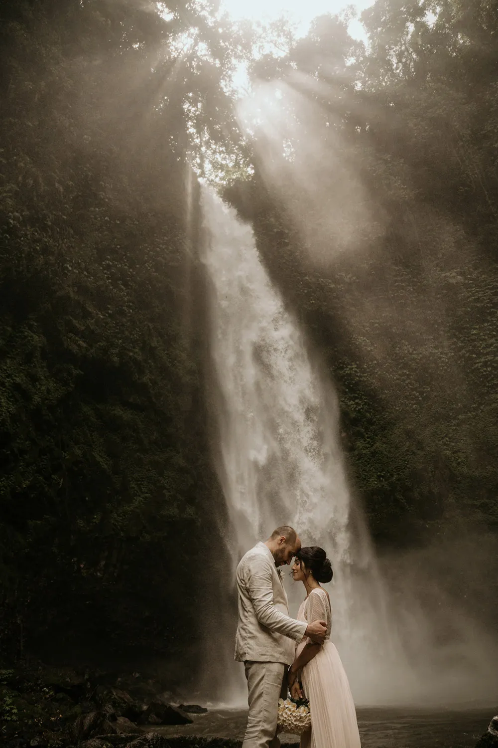 Photo by Fire Wood and Earth. theweddingnotebook.com