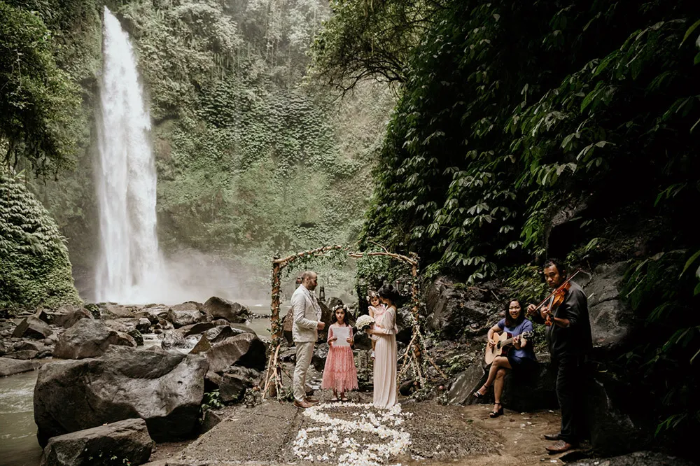 Photo by Fire Wood and Earth. theweddingnotebook.com