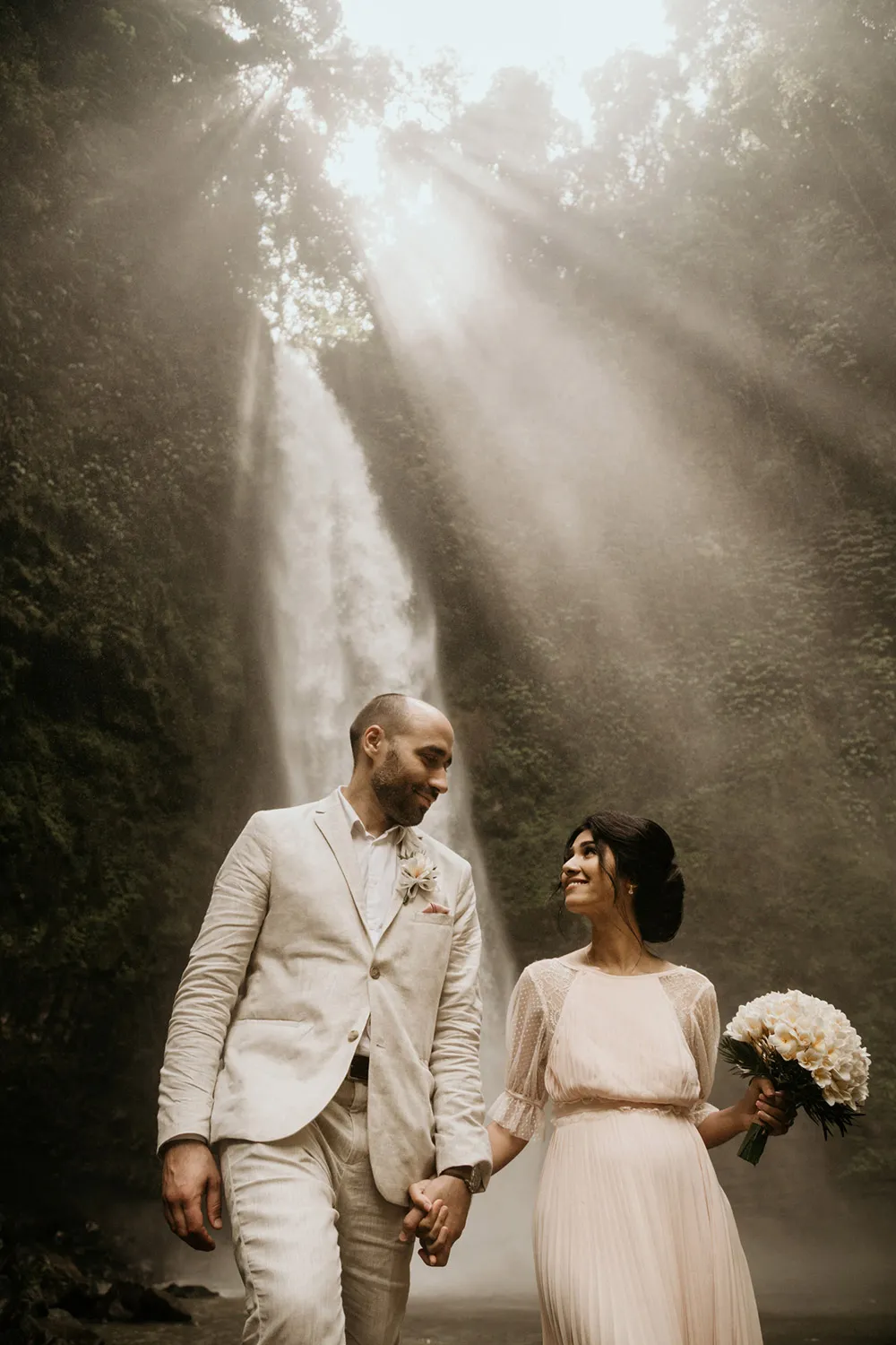 Photo by Fire Wood and Earth. theweddingnotebook.com