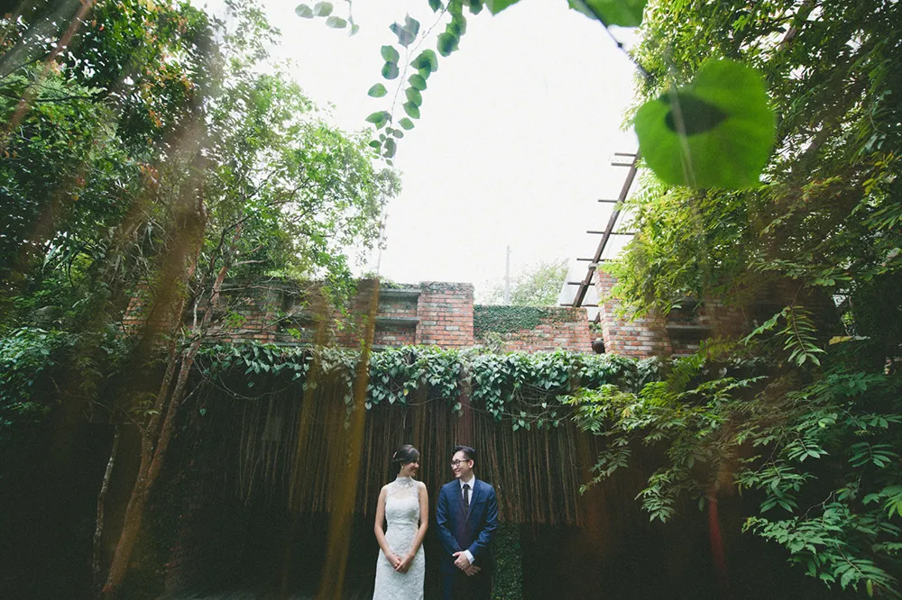 Photo by Daren Chong Photography. theweddingnotebook.com