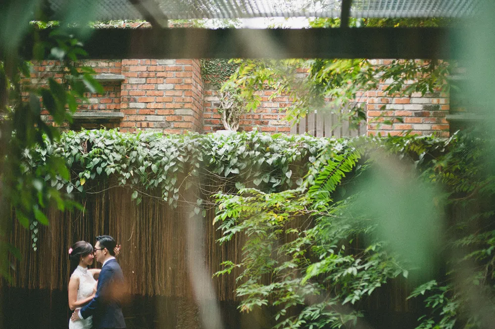 Photo by Daren Chong Photography. theweddingnotebook.com