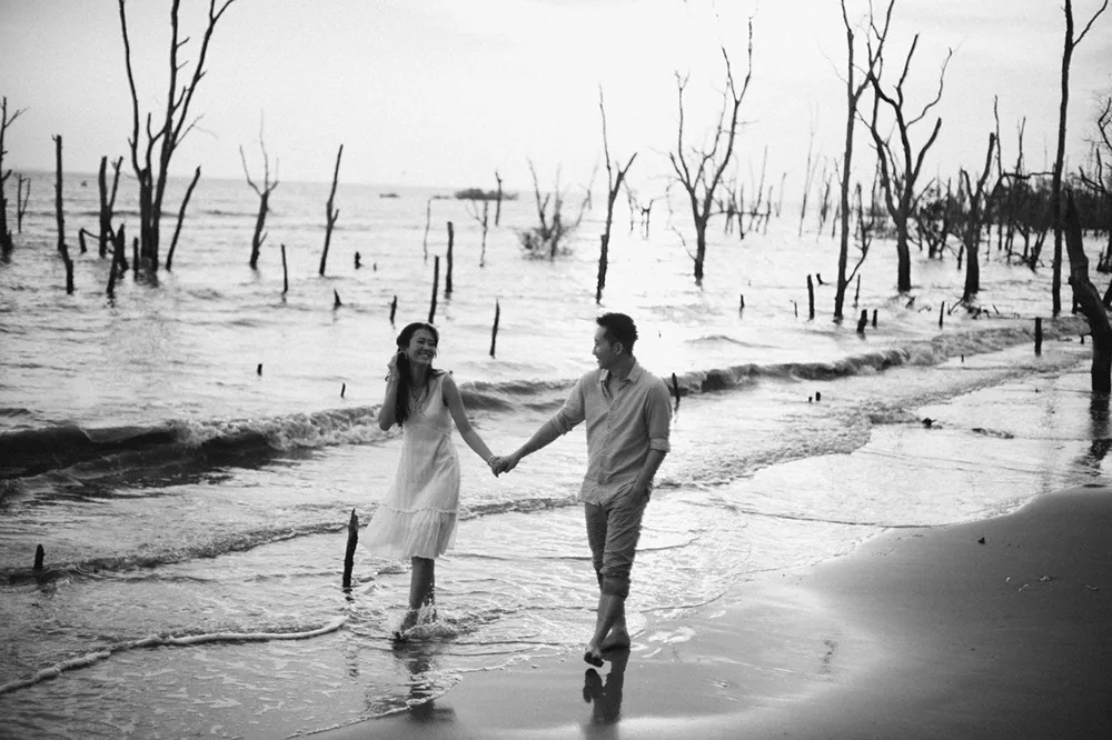 Photo by Daren Chong Photography. theweddingnotebook.com