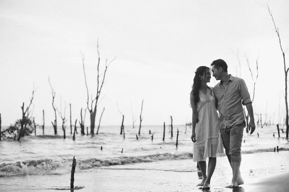 Photo by Daren Chong Photography. theweddingnotebook.com