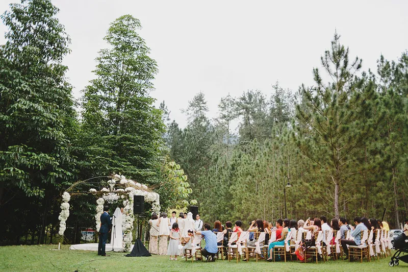 Photo by Jonathan Ong. theweddingnotebook.com