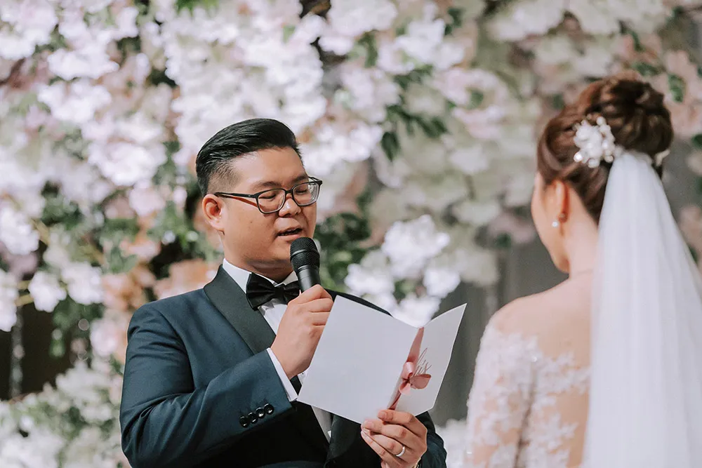 Photo by Louis Loo Photography. theweddingnotebook.com