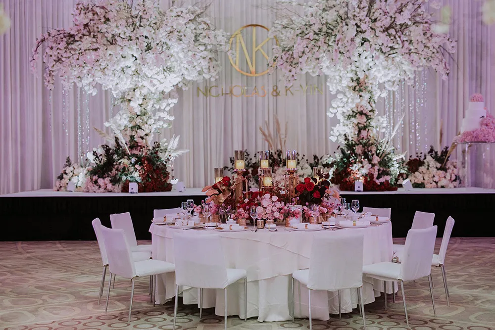 Photo by Louis Loo Photography. theweddingnotebook.com