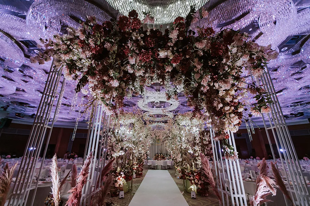 Photo by Louis Loo Photography. theweddingnotebook.com