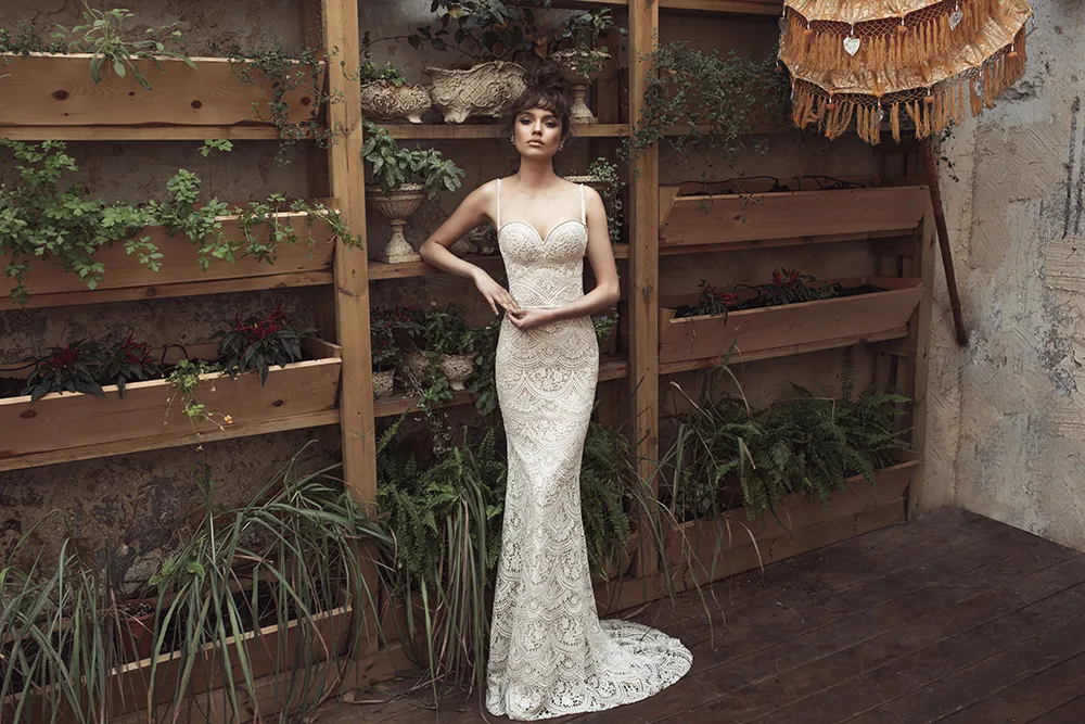Romanzo by Julie Vino 2017 Bridal Collection. theweddingnotebook.com