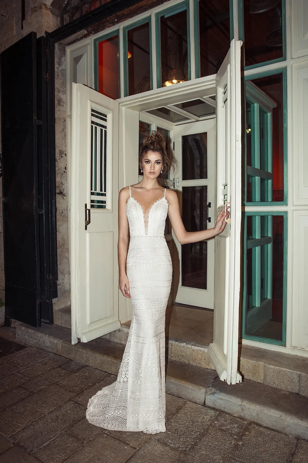 Romanzo by Julie Vino 2017 Bridal Collection. theweddingnotebook.com