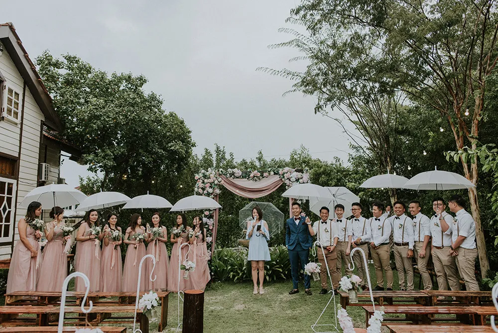 Photo by Twins Photography. theweddingnotebook.com