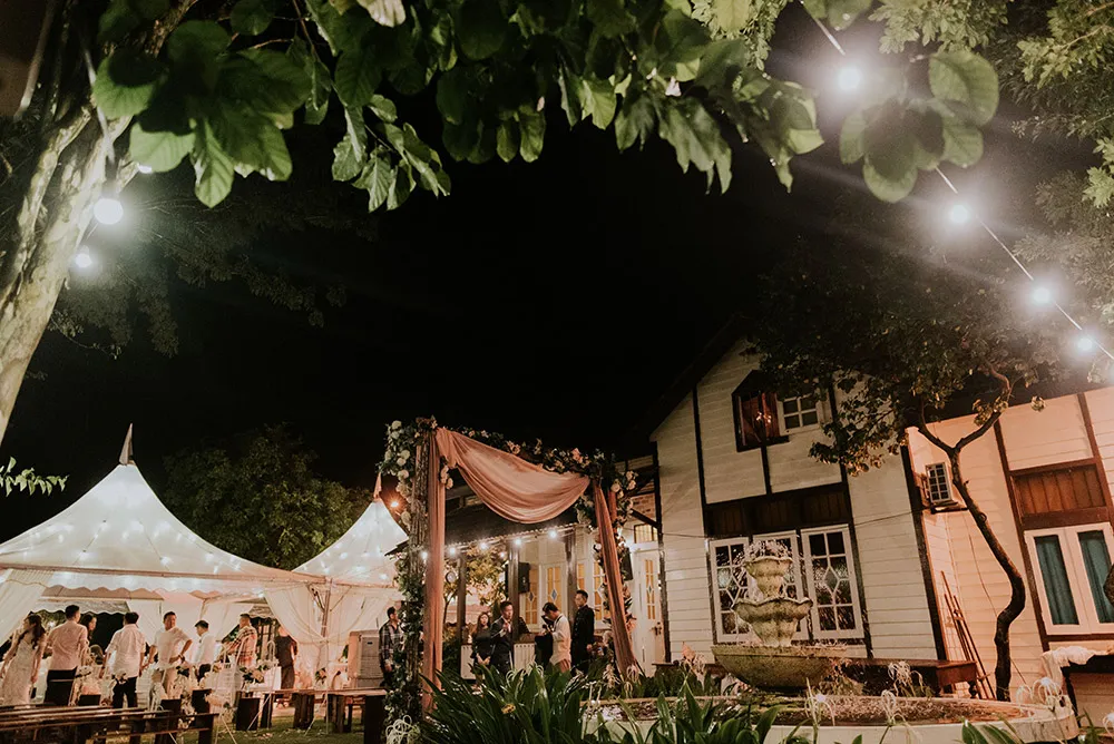 Photo by Twins Photography. theweddingnotebook.com