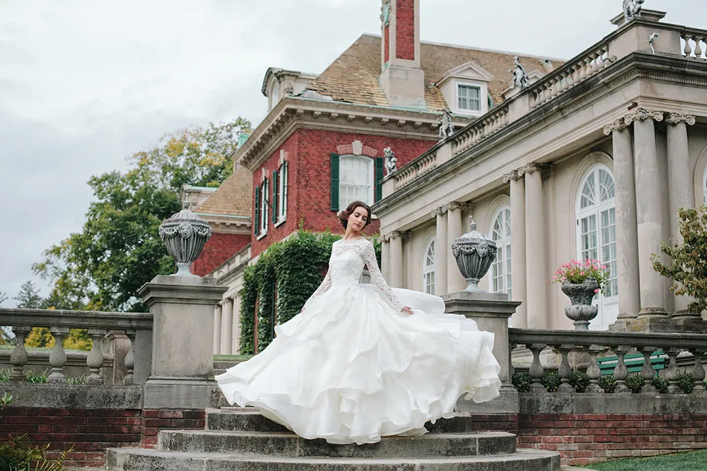 Mona Lisa - Ivory - Sareh Nouri Fall 2016 Collection. theweddingnotebook.com