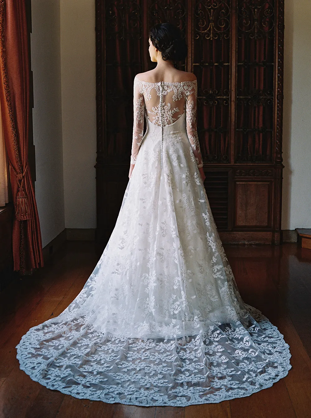 Lily of the Valley: Sareh Nouri – New York Spring 2017 Bridal Collection. theweddingnotebook.com