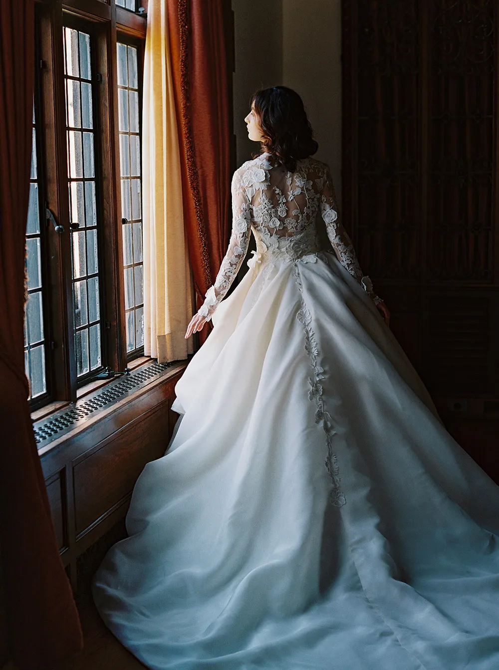 Dahlia: Sareh Nouri – New York Spring 2017 Bridal Collection. theweddingnotebook.com