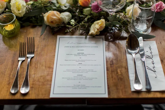 Photo by Bloc Memoire Singapore. Flowers and Decor by Inside The Knot. theweddingnotebook.com 